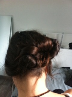   Journée coiffure avec Camille et Léa un chignion chic ! 